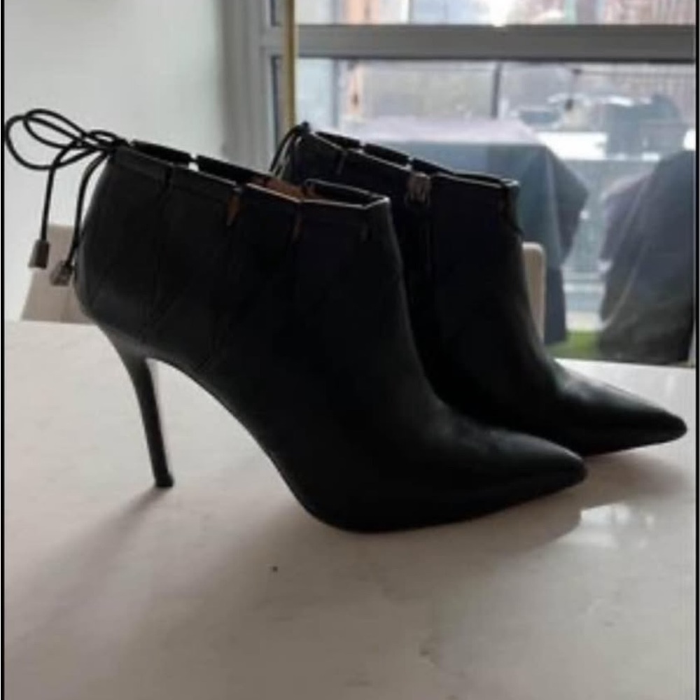 Badgley Mischka Black Heeled Ankle Boots